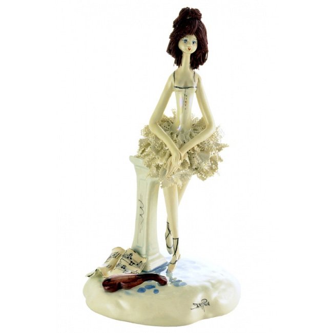 Фарфоровая статуэтка "Балерина в белом"